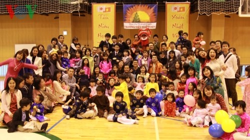 Du học sinh Việt Nam ở các nước tổ chức nhiều hoạt động vui chơi đón tết Giáp Ngọ - ảnh 1